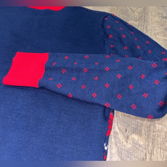 DISNEY Micky Mouse Christmas Knit Sweater!
Size: SM - Picture 6 of 9